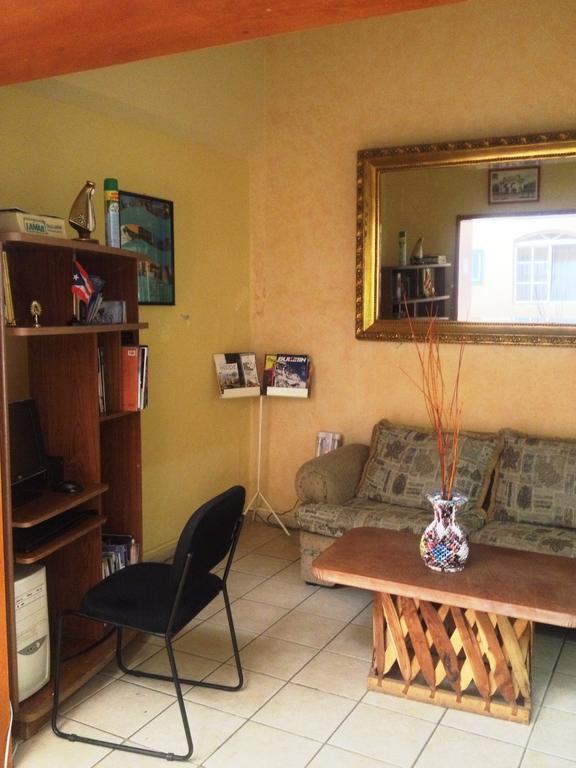 Residencia Los Angeles Panzió Guadalajara Kültér fotó